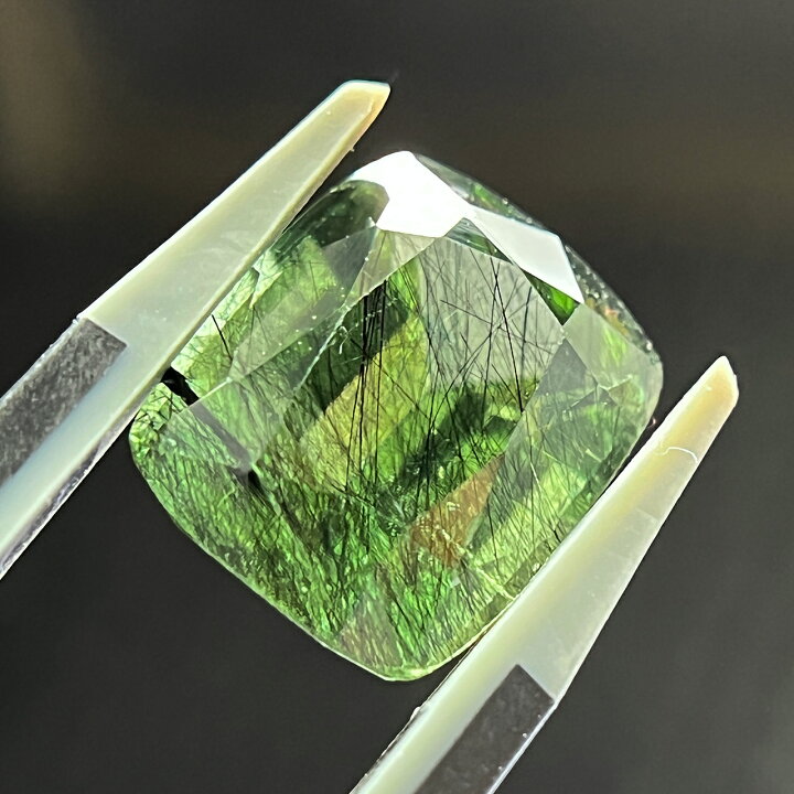 ペリドットルース10.32ct ビックサイズ｜ルース(裸石)・原石