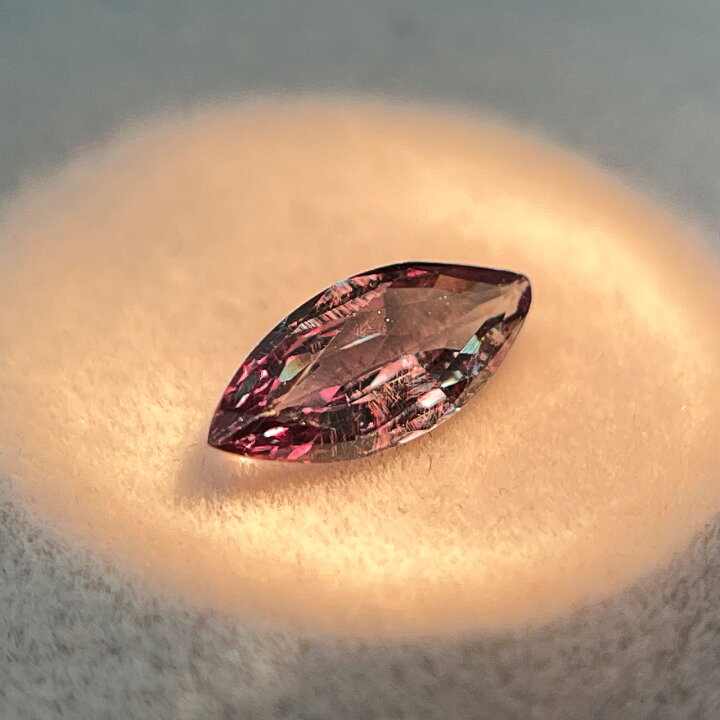楽天市場】【カラーチェンジ】ガーネット ベキリー産 0.56ct ルース  