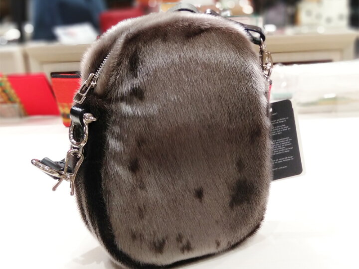 楽天市場】アザラシファー ショルダーバッグ 丸形 メンズ レディース  