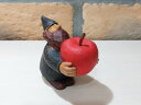 コロポックル リンゴ持ち　藤岡作　ハンドメイド　木彫り　可愛い　送料無料