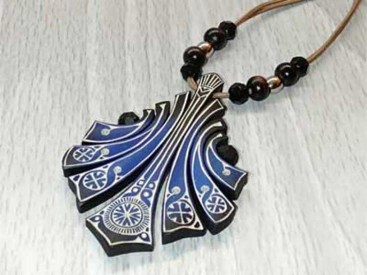 楽天市場 アイヌ文様 木彫りネックレス ハンドメイド アクセサリー メンズ レディース おしゃれ 民芸品 軽量 送料無料 革製品と毛皮のエアーマミー