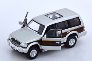 BMC 1/64 三菱 パジェロ スーパーエクシード 1996 シルバー/ブラウン アクセサリー付き 開閉BMC 1:64 Mitsubishi Pajero Super Exceed 1996 silver brown with acessories