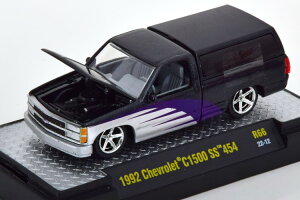 M2�}�V�[�� 1:64 �V�{���[ C1500 SS 454 1992 �u���b�N/�p�[�v��/�V���o�[ �J��M2 Machines 1:64 Chevrolet C1500 SS 454 1992 black Purple silver