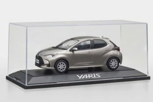 �g���^���� 1/30 �g���^ �����X�~�j�J�[ ��4V8�� �A�o���M�����h�u�����Y���^���b�N1/30 TOYOTA YARIS