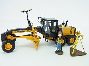 �������쏊 1/50 �R�}�c ���[�^�[�O���[�_�[ GD655-5 �l�`�E�g�v�R���tKomatsu 1:50 komatsu Motor grader GD655-5 With doll and topcon