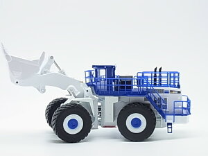 t@[XgMA 1/50 R}c zC[_[ WA900-3 zCgo[Wfirst gear 1:50 Komatsu Wheel loader WA900-3 white version