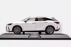 NTX 1/18 RX 450h+ zCg JLexus 1:18 RX 450h+ white