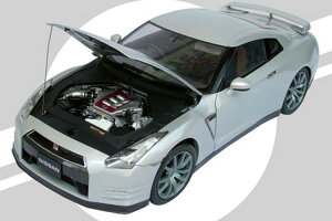 �C�N�\ 1/8 ���Y GT-R 2011 �V���o�[�L�b�g �C���~�l�[�V�����t�� �J��Ixo 1:8 Nissan GT-R 2011 silver KIT with illumination