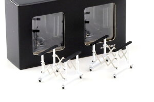 LCD���f�� 1/43 �t�[�h�z���_�[ �Z�b�g 2�� �Z�~�O���X �z���C�g ���~�j�J�[�͕t�����܂���LCD MODELS 1:43 Hood Holder Set 2 pcs Semi Gloss white