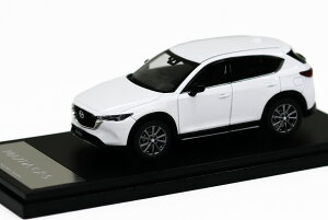 マツダ特注 1/43 マツダ CX-5 2021 FIELD JOURNEY シルバー塗装のフロント&リアバンパーガーニッシュやサイドガーニッシュ、ライムグリーンのアクセントカラー、スノーフレイクホワイトパール