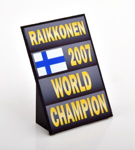 F1 WFh 1/18 sbg{[h [h `sI 2007 CRlF1 Legends 1:18 Pitboard World Champion 2007 Raikkonen