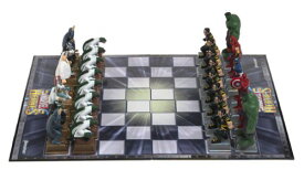 【中古】【未使用・未開封品】Marvel Heroes Chess Set