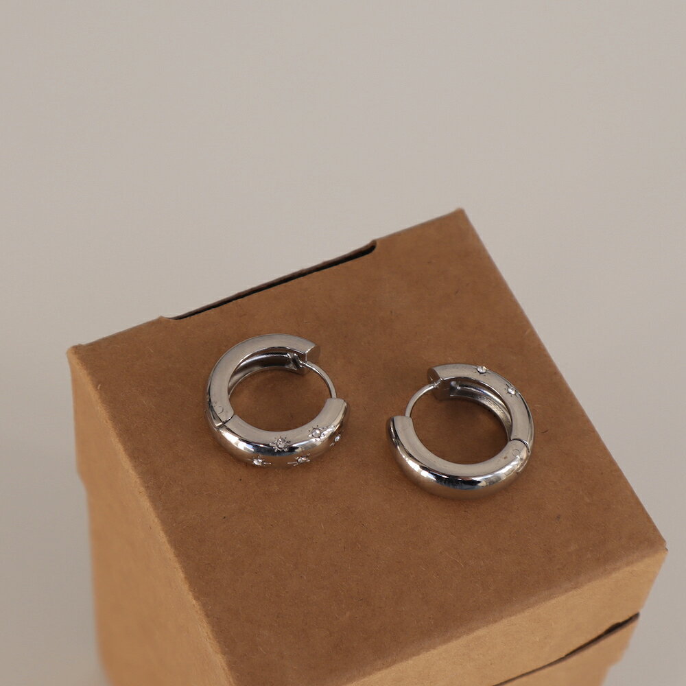 【10%OFFクーポン配布中】P249 ピアス キャッチレス 金属アレルギー対応 フープ フープピアス キラキラ 星 スター 八芒星 ぷっくり おしゃれ ギフト プレゼント シンプル カジュアル パーティー つけっぱなし - メイン画像 7