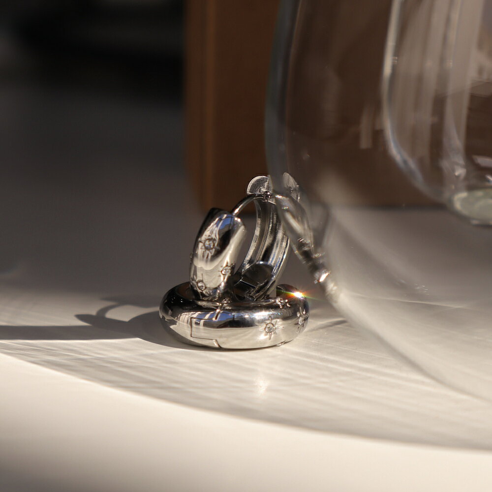 【10%OFFクーポン配布中】P249 ピアス キャッチレス 金属アレルギー対応 フープ フープピアス キラキラ 星 スター 八芒星 ぷっくり おしゃれ ギフト プレゼント シンプル カジュアル パーティー つけっぱなし - メイン画像 12