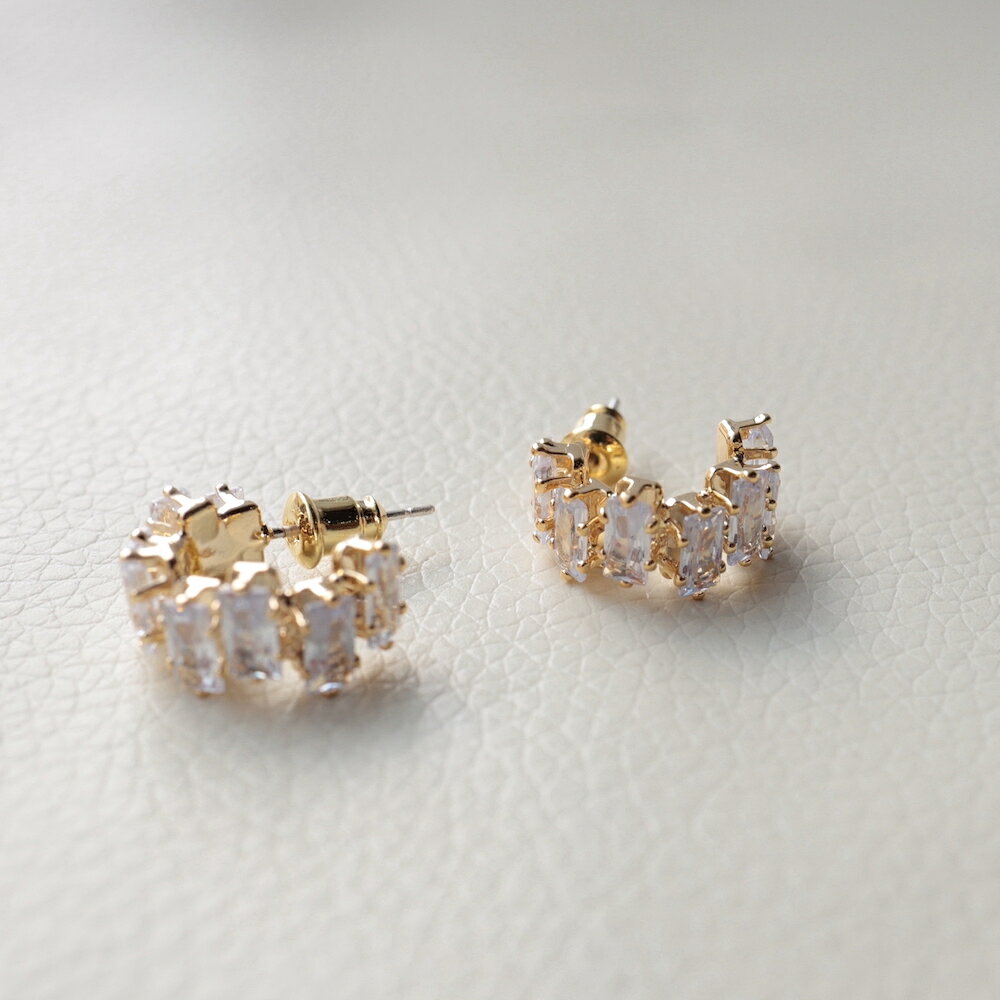 【最大35%OFFクーポン配布中】P112 ピアス ビジュー イヤリング キラキラ 金属アレルギー対応 オケージョン 高見え パーティー 高級感 可愛い 大人 上品 両耳分 デザイン ギフト プレゼント 女性 レディース accessory - メイン画像 2