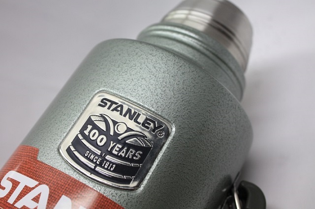 STANLEY スタンレー クラシックボトル 真空ボトル 100周年記念モデル ステンレスボトル 1.9L 水筒  魔法瓶/保温/保冷/キャンプ/スポーツ観戦/アウトドア/釣り/バーベキュー/登山 | ＡＪマート