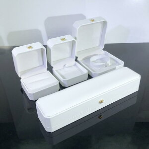 �W���G���[�{�b�N�X �N���E�� ���p�` �z���C�g �w�� �����O �y���_���g �l�b�N���X �u���X���b�g �o���O�� ��� �A�N�Z�T���[ ���[�P�[�X �f�B�X�v���C