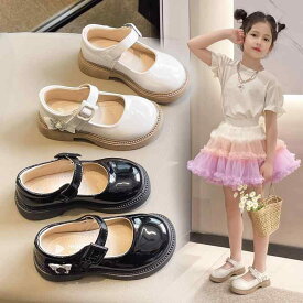 シューズ 女の子 キッズ フォーマルシューズ エナメルパンプス プリンセス 発表会 卒園式 入学式 ブリティッシュスタイル 学院風 黒 ブラック アイボリー ソフトソール 柔らかい 合成皮革 春夏秋 マジックテープ