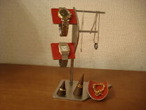 楽天市場】ピアス スタンド（カラーレッド）（腕時計）の通販
