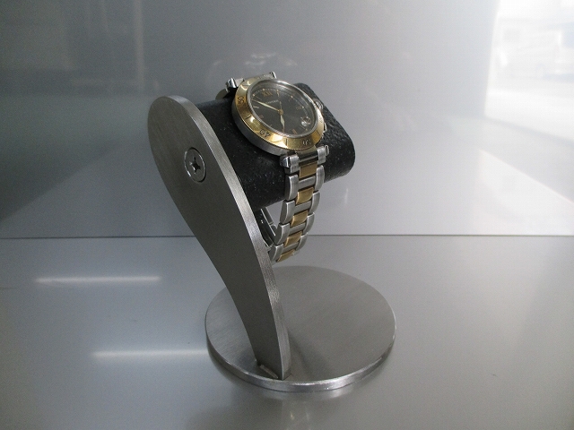 専門店 腕時計を飾るスタンドならAKデザインの腕時計スタンド ネジでだ円パイプをお好みの角度に変えることができます だ円ブラックヘアーライン仕上げ腕時計スタンド 年末年始大決算