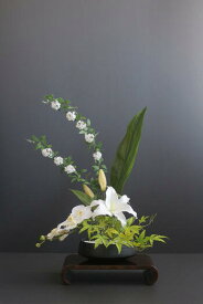 カサブランカ×胡蝶蘭×コデマリ 和風スタイル（花器変更）（造花）