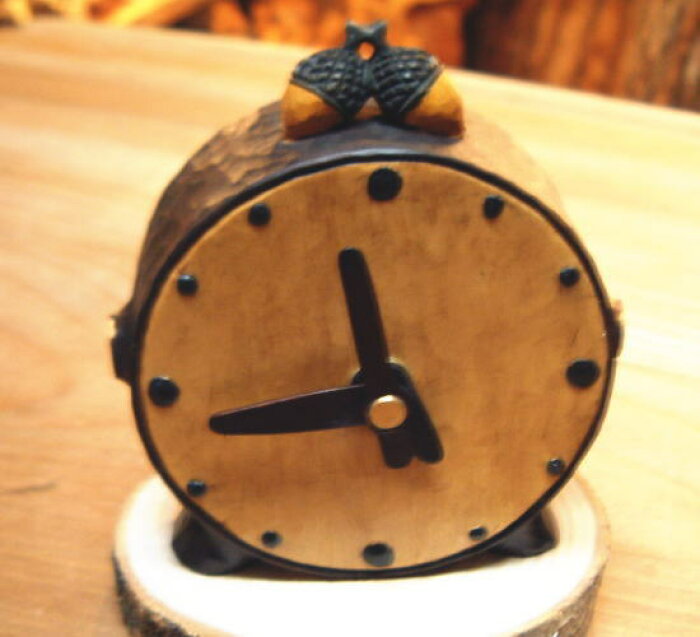楽天市場 木製 置き時計 どんぐりの置き時計 インテリア オブジェ 時計 置時計 置物 ドングリ ウォッチ 雑貨 小物 木彫り きぼり ウッドクラフト ハンドメイド 阿寒湖 きりり