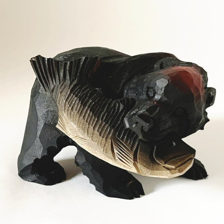 楽天市場】送料無料 木彫りの鮭をくわえた熊の置物 利作 3号 着色あり 