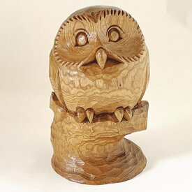 送料無料 木彫り　えぞふくろうの置物　槐（えんじゅ）の木製　木立ち　北海道　鳥　フクロウ　きぼり　オブジェ　ギフト　プレゼント
