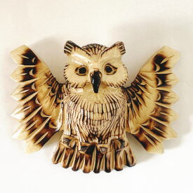 送料無料　木彫りのふくろうの壁掛け　焼き　羽広げ　B　4号　北海道　きぼり　プレゼント　ギフト　贈り物　民芸品　フクロウ　梟　お土産　おみやげ　阿寒湖　木製　木製品　ウッド　木