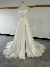 ウェディングドレス ベアトップ フロントスリット 柔らかく重ねたチュールスカート ファスナー 快適な生地 結婚式