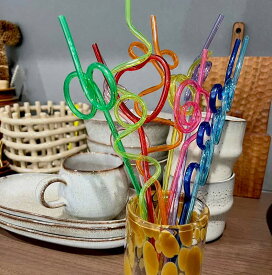 売れてます！ 子供が大喜び☆ パーティ―【うねうねプラストロー10本セット】 孫 帰省 プレゼント プラスチック 韓国 海外 雑貨 北欧 カーブ まとめ買い ストロー くるくる カラフル カトラリー 韓国インテリア ストロー うねうねストロー うねうね 誕生日 ひな祭り フォト