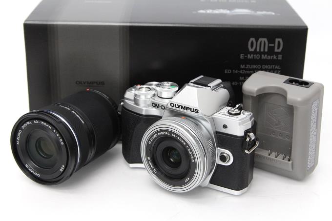 中古品Aランク 極美品オリンパスミラーレスカメラOM-D E-M10 Mark M1117-2P3 シルバー III EZダブルズームキット が大特価！