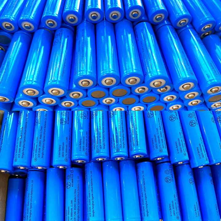 楽天市場】18650リチウムイオンバッテリー 充電池1本 3.7V充電式バッテリー LED懐中電灯用ヘッドライト用 電化製品用 大容量3000mAh保護回路付 : AKIOショップ 楽天市場】18650リチウムイオンバッテリー 充電池1本 3.7V充電式バッテリー LED懐中電灯用ヘッドライト用 電化製品用 大容量3000mAh保護回路付 : AKIOショップ