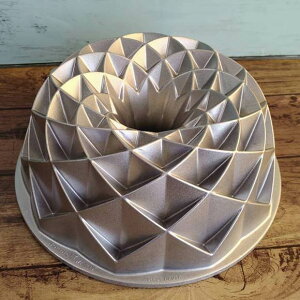 mfBbNEGA Wr[ ogp P[L^ ^bN Nordic Ware Jubilee Bundt Pan, Metallic ^bNF̓S[hF̂͂ƂȂ܂