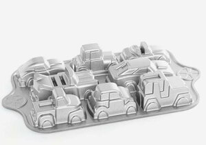 mfBbNEGA vLXg XC[gC_[X NVbNJ[ pP[L^ Nordic Ware Pro-Cast Sweet Rides Classic Car Pan 59624