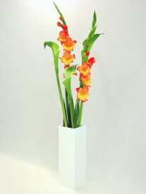 ベーシック／ホワイト色四角柱S型（高さ298mm×横幅・奥行92mm）アクリル・フラワーベース・花器・花瓶