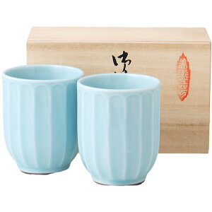 ペア湯呑 夫婦湯呑 青磁菊型湯呑ペア 美濃焼 日本製 陶器 ギフト プレゼント 贈り物 父の日 母の日 敬老の日 記念日 箱入り ラッピング対応 のし対応 箱入り 食洗機対応 電子レンジ対応