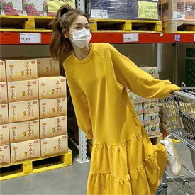 スウェットワンピース ワンピース スウェット ミモレ丈 長袖 ドロップショルダー 萌袖 ラウンドネック ストレート 切り替えデザイン ギャザー かわいい 大人可愛い カジュアル おしゃれ こなれ感 ラフ スポーティー ワンピース L XL 2XL 3XL 4XL 黄色 黒 送料無料 個性的