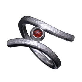 龍頭 ガーネット 岩石鎚目 リング 8～27号 指輪 天然石 メンズ レディース シルバー ギフト 彼女 指輪/リング：金鎚で一点一点叩いて模様を入れる、世界に一つのフルハンドメイドシルバーリング。ペアリングや結婚指輪としてもご利用頂けます。 伝統技法