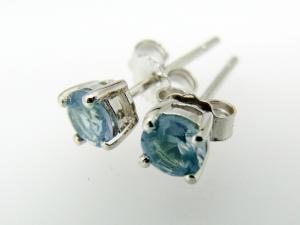 アレキサンドライトCorundum・4mm一粒ピアス【6月誕生石】【3000円以下】【楽ギフ_包装】【あす楽対応_東北】【あす楽対応_関東】【あす楽対応_甲信越】【あす楽対応_北陸】【あす楽対応_東海】【あす楽対応_近畿】