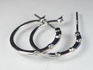 K18WGダイヤピアス
