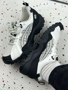 ���{������ ASICS �A�V�b�N�X GEL-TRUCK White Black �Q���g���b�N �z���C�g�u���b�N �j�����p��l�C�X�j�[�J�[1203A714-020