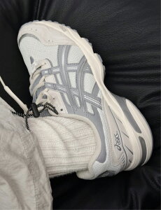 { Asics Gel-1090 AVbNX Q1090 zCgO[ White Grey jpXj[J[ {ɖ  1203A243-103 jOV[Y