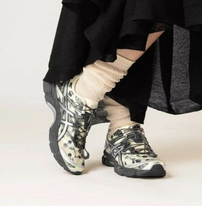 { Asics AVbNX × ZV[EoZ QLX16 Xj[J[ ubN CG[ Asics x Cecilie Bahnsen Gel-Cumulus 16 Black Yellow 1203A762-750