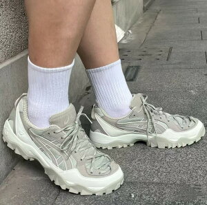 ���{������ ASICS×U.Sage GEL-Pickax Fog Ridge �A�V�b�N�X ���[�Z�[�W �Q���s�J�N�X �t�H�O ���b�W �O���[���O���[ �j�����p�X�j�[�J�[ 1203A867-300