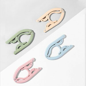 折りたたみハンガー 旅行 (4色各1枚ずつ) 4本セット ピンチ付き 北欧カラー 携帯ハンガー 折り畳み式 耐久性および高温 携帯用 省スペース 洗濯 物干し 便利 軽量 多機能 旅行/出張/商