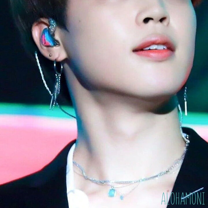 楽天市場 Bts 防弾少年団 ジミン 着用モデル フープピアス 3連 フェザー チェーン スティック デザイン 両耳セット Jimin 羽根 モチーフ シルバー フープ リング ライブ レディース メンズ ユニセックス 男女兼用 韓国 オルチャン ピアス イヤリング Alohamoni