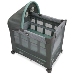 ܂肽 vC[h oVlbg y RpNgTCY LX^[t OR Graco Travel Lite Crib | Travel Crib Converts from Bassinet to Playard, Manor