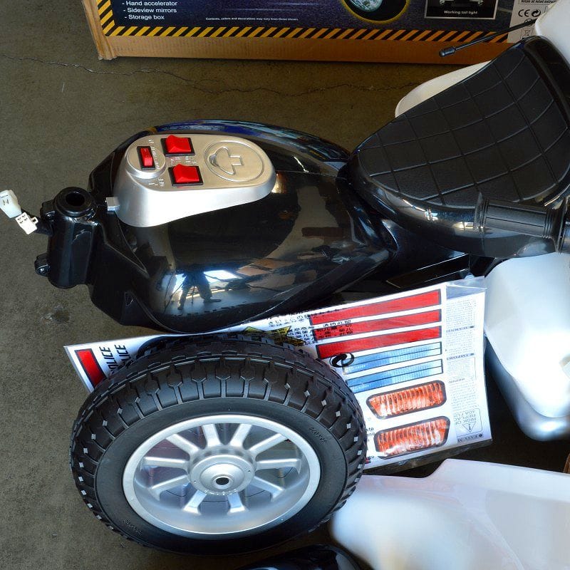 売り切れ必至！ 【組立要】キッドモーターズ 警察のオートバイ 12Vバッテリー付 対象年齢5～9才 電動カー Kid Motorz