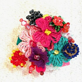 オヤブローチ　キュートなPOPカラーのお花たちで華やかに　1点もの　トルコの伝統手工芸品　コットン　シルク　刺繍　天然石　ビーズ　1点もの　2220　　